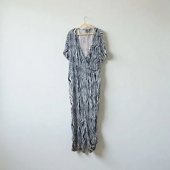 Patterned Jumpsuit - Picture 2 of 11